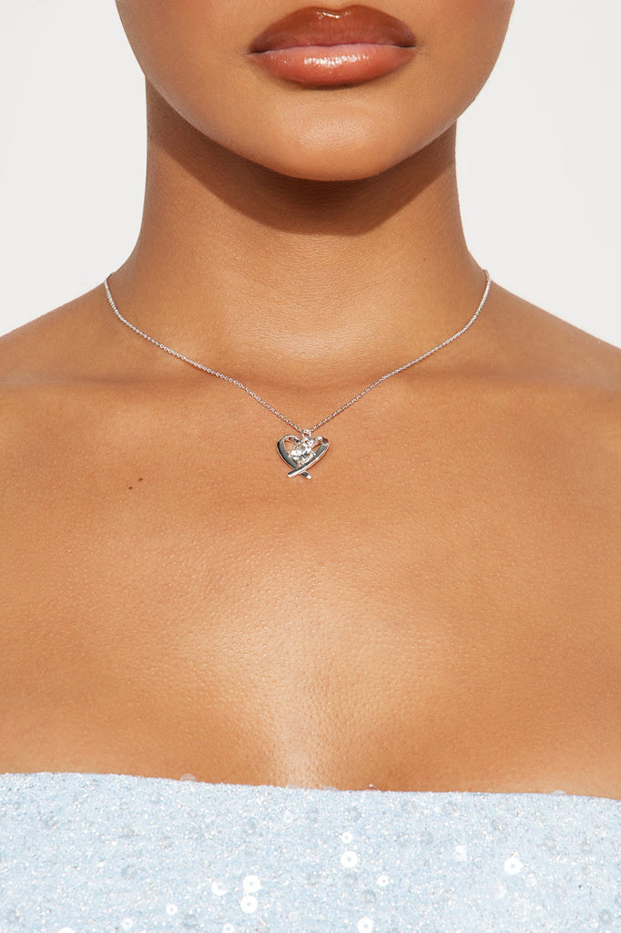 https://cdn.shopify.com/s/files/1/0293/9277/files/01-03-25_S5_64_89584N_Silver_RA_AP_14-30-58_4670_PXF.jpg?v=1736654933