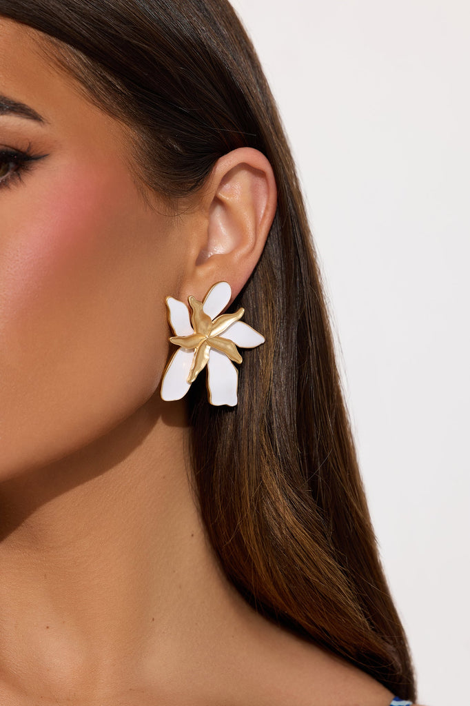 https://cdn.shopify.com/s/files/1/0293/9277/files/02-13-25_S1_32_ZDQZW091953_WhiteGold_TK_MC_10-54-21_33679_PXF.jpg?v=1739573626