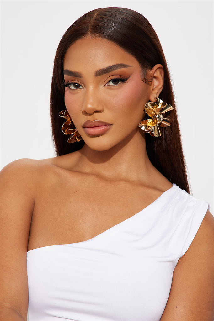https://cdn.shopify.com/s/files/1/0293/9277/files/02-18-25_S6_23_IDH09243006_Gold_CZ_JS_10-42-54_28621_PXF.jpg?v=1741298684