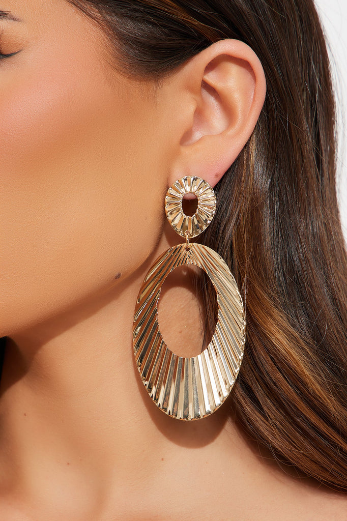 https://cdn.shopify.com/s/files/1/0293/9277/files/02-21-25_S6_11_TE1486GD_Gold_CXB_IM_09-49-31_30385_PXF.jpg?v=1740433661
