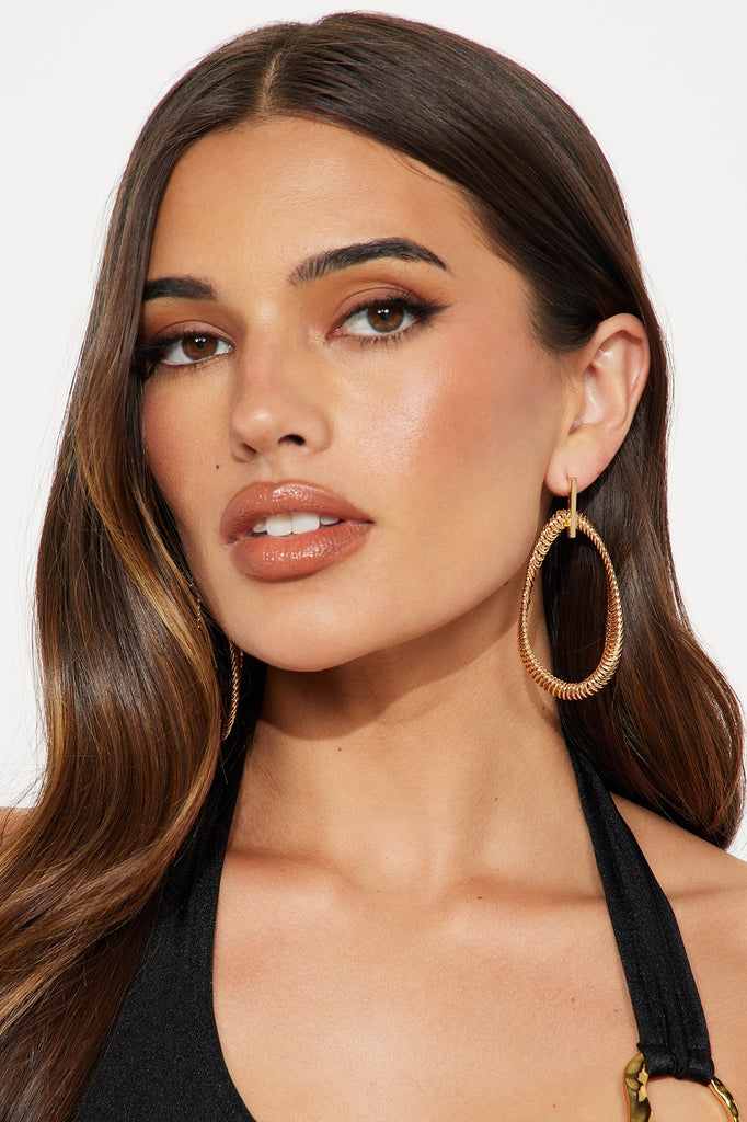 https://cdn.shopify.com/s/files/1/0293/9277/files/04-09-25_S3_85_TSKR848_Gold_AE_DO_15-13-20_2524_PXF.jpg?v=1744401873