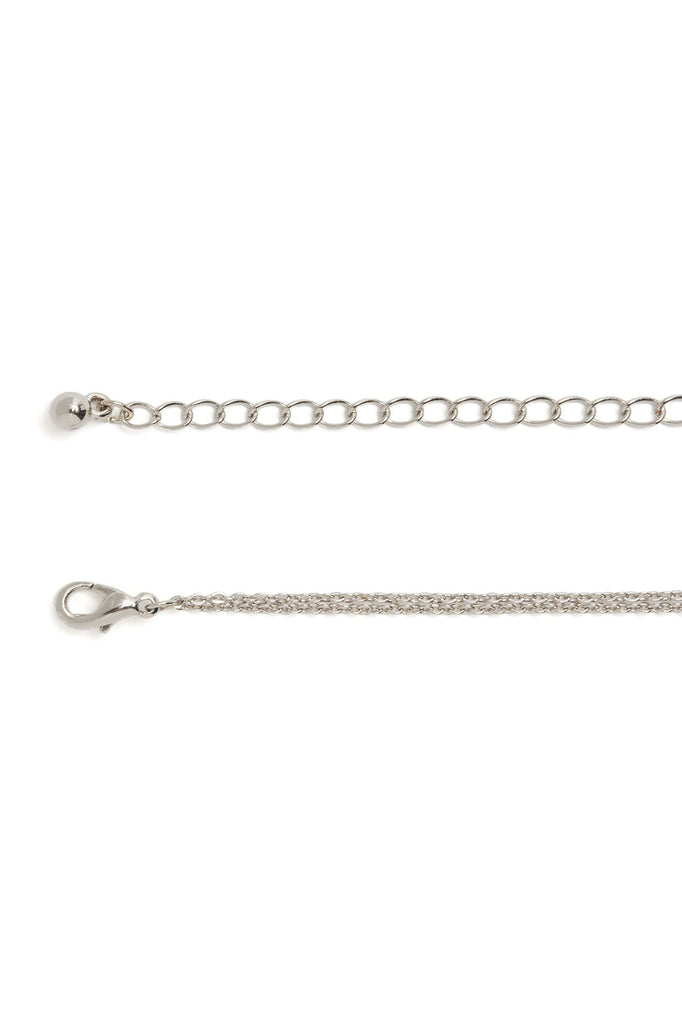 https://cdn.shopify.com/s/files/1/0293/9277/files/06-01-23STUDIO10_CXB_14-51-40_11_FNE1535_Silver_2171_ES.jpg?v=1686093176