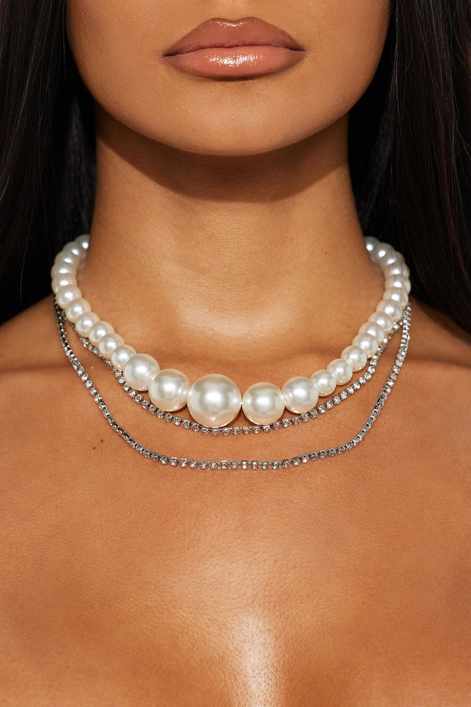 https://cdn.shopify.com/s/files/1/0293/9277/files/06-16-25_S3_53_YN10950RHWT_Silver_KJ_PC_11-49-14_6711_PXF.jpg?v=1750183466
