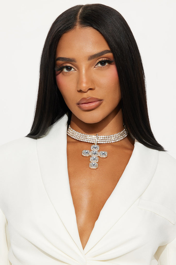 https://cdn.shopify.com/s/files/1/0293/9277/files/06-16-25_S3_90_SKN8218_Gold_KJ_PC_14-04-40_6915_PXF.jpg?v=1750184925