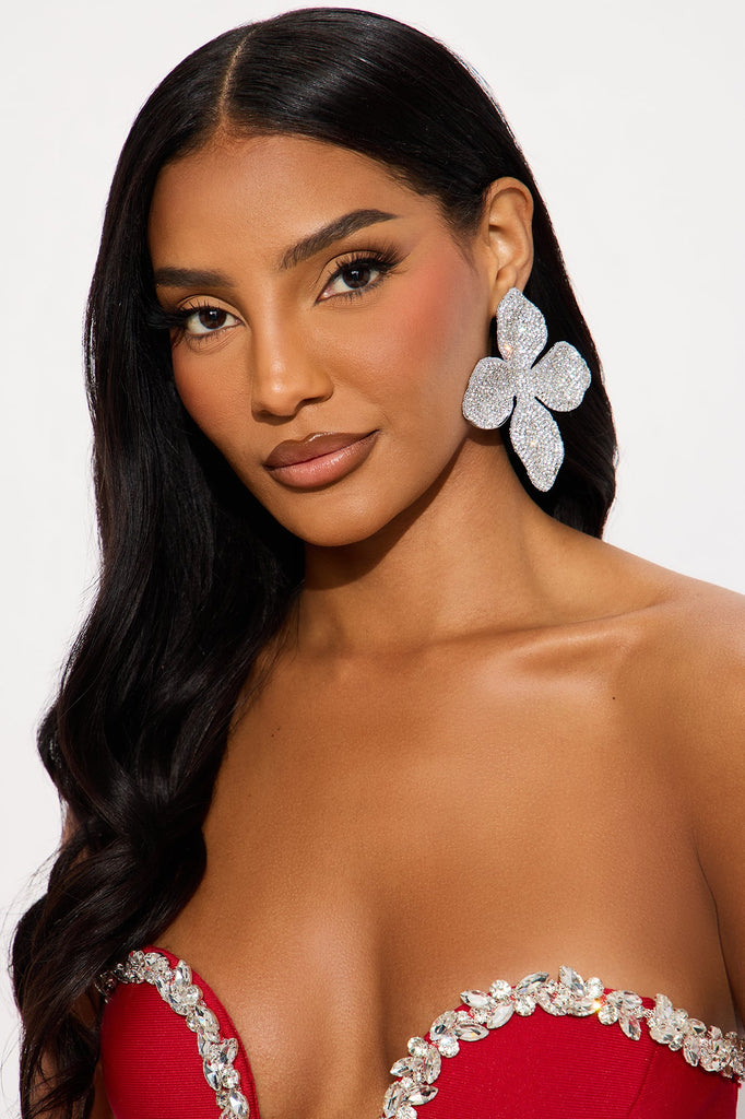 https://cdn.shopify.com/s/files/1/0293/9277/files/06-25-25_S8_71_E2604J_Silver_CZ_AC_13-40-42_1366_PXF.jpg?v=1751123554
