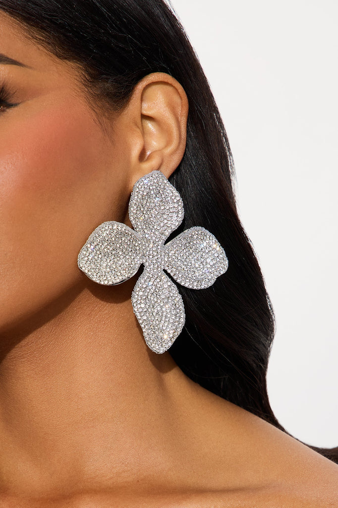https://cdn.shopify.com/s/files/1/0293/9277/files/06-25-25_S8_71_E2604J_Silver_CZ_AC_13-40-54_1371_PXF.jpg?v=1751123554