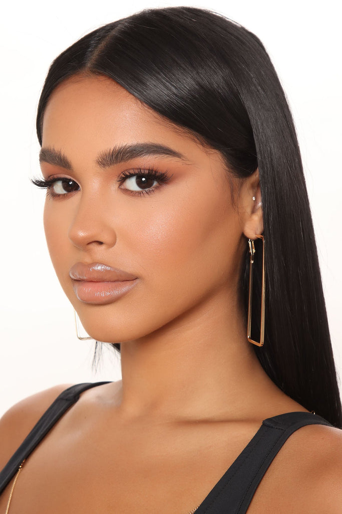 https://cdn.shopify.com/s/files/1/0293/9277/products/07-12-21Studio1_CE_RL_11-06-52_21_E189701_Gold_3450_JK.jpg?v=1626307552