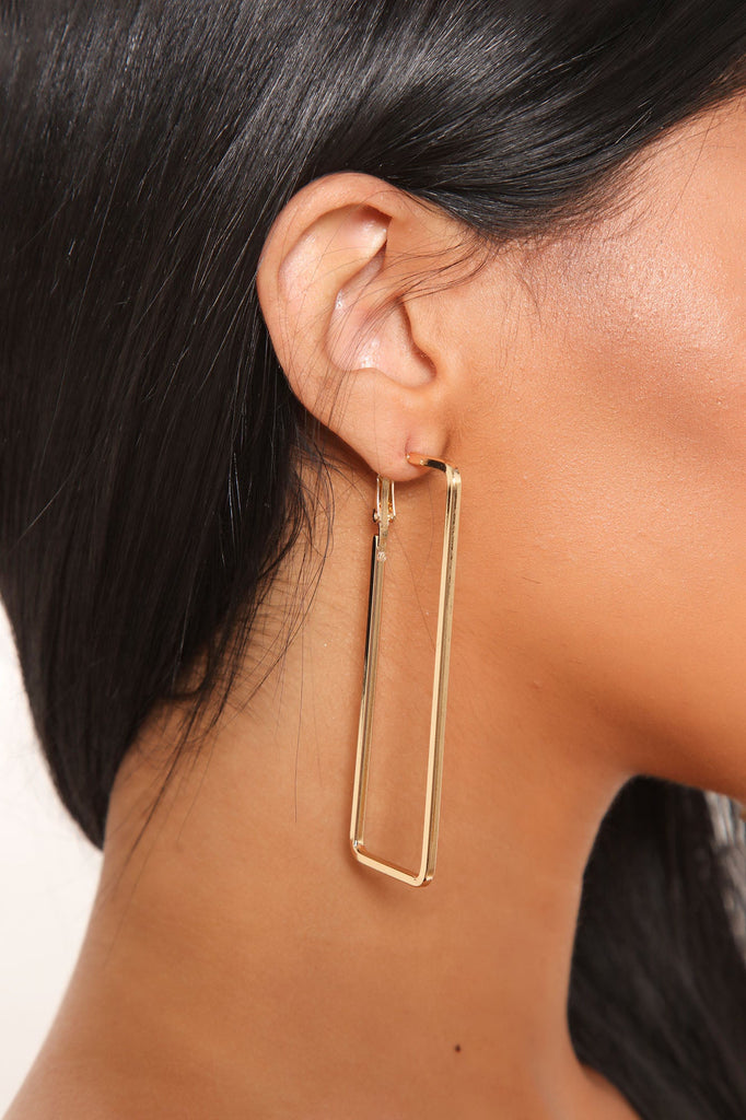 https://cdn.shopify.com/s/files/1/0293/9277/products/07-12-21Studio1_CE_RL_11-07-10_21_E189701_Gold_3454_JK.jpg?v=1626307552