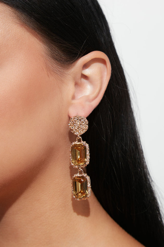 https://cdn.shopify.com/s/files/1/0293/9277/products/08-24-22Studio1_RT_11-24-04_30_TSEMYE45025_Gold_8508_JB.jpg?v=1661385894