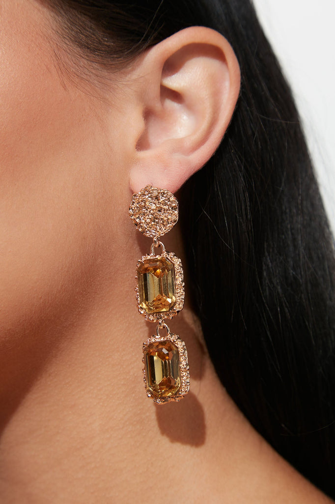https://cdn.shopify.com/s/files/1/0293/9277/products/08-24-22Studio1_RT_11-24-09_30_TSEMYE45025_Gold_8509_JB.jpg?v=1661385894