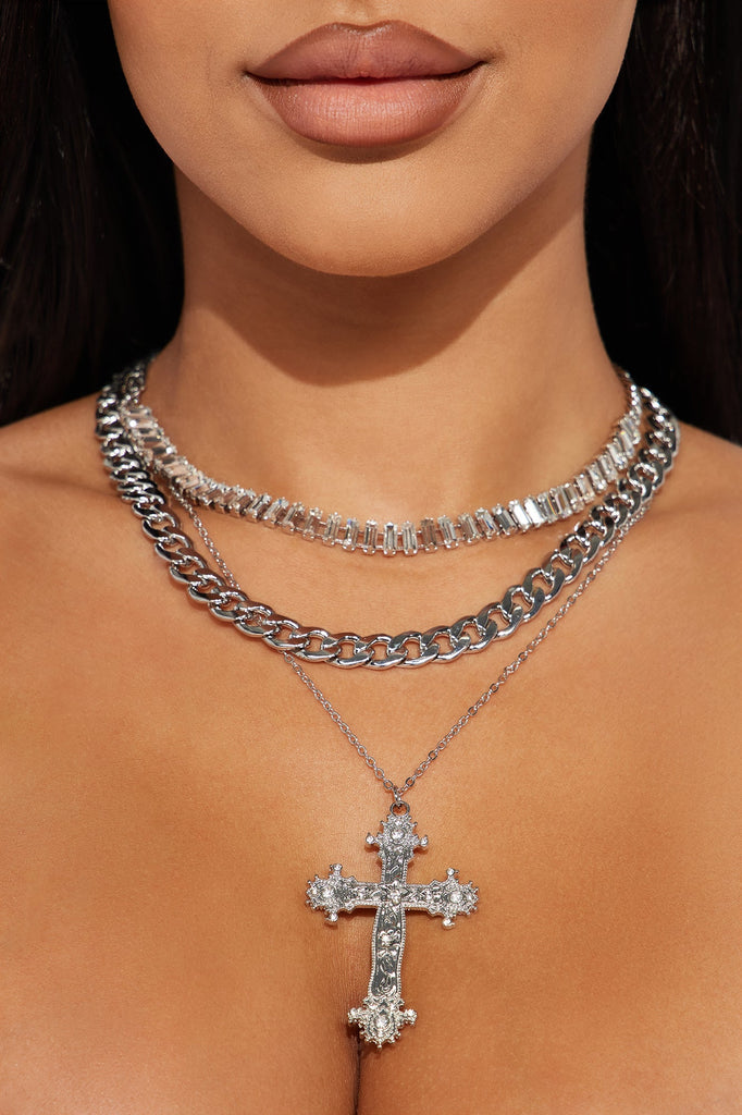 https://cdn.shopify.com/s/files/1/0293/9277/files/09-01-23Studio5_CXB_AC_10-53-17_13_TNLH190134_Silver_0095_PXF.jpg?v=1694189431