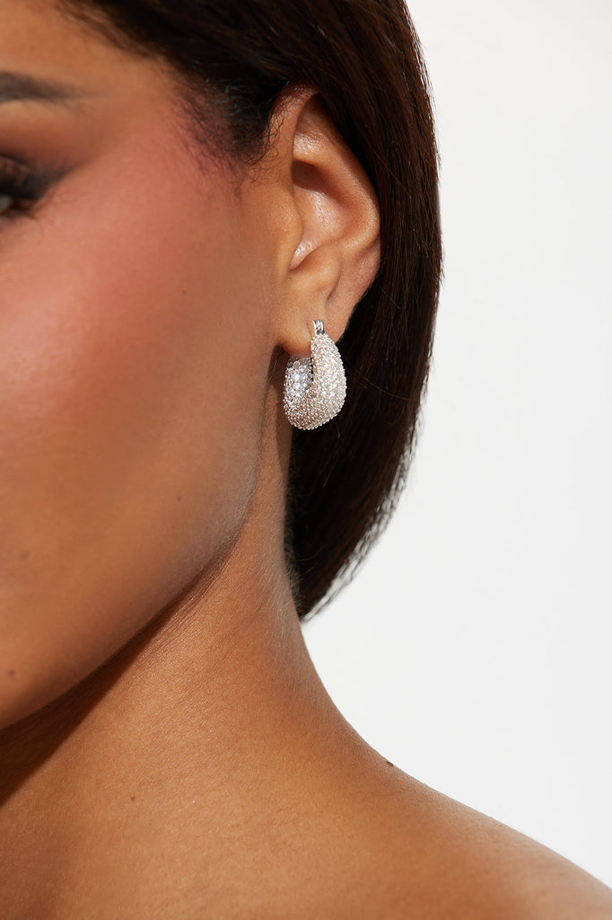 https://cdn.shopify.com/s/files/1/0293/9277/files/09-09-24_S3_118_ZDJY01LZY_Silver_AZ_PC_15-24-49_61851_PXF.jpg?v=1725993982
