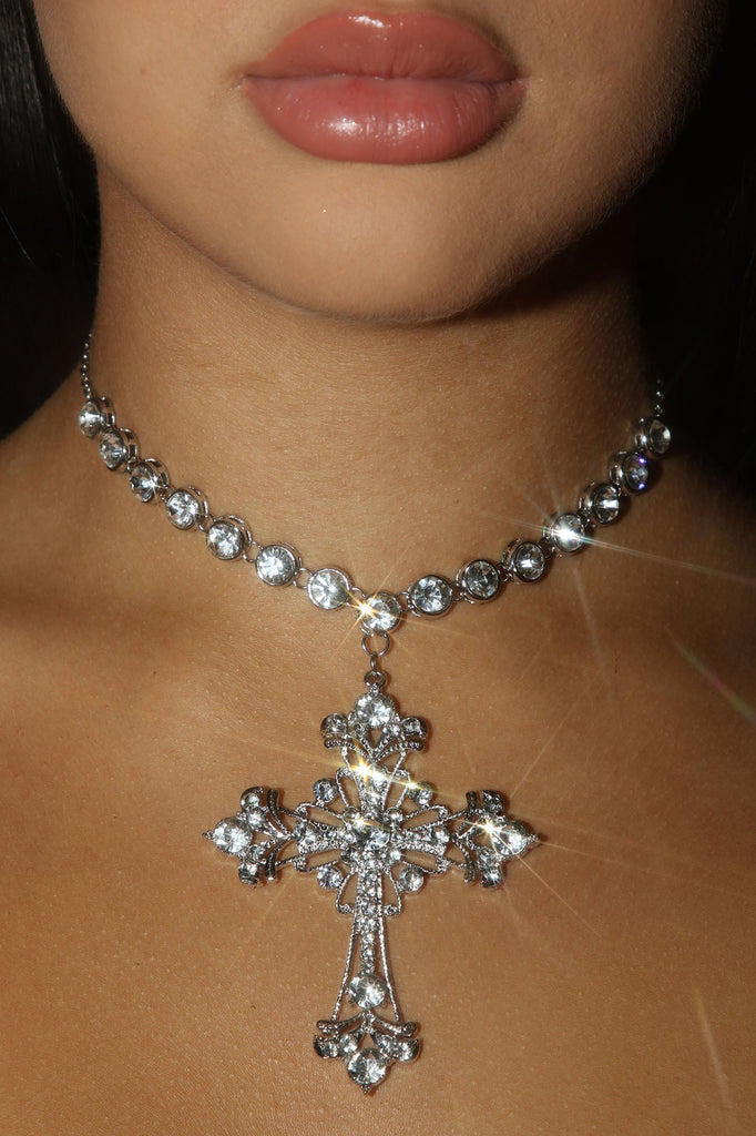 https://cdn.shopify.com/s/files/1/0293/9277/products/09-13-22Studio6_KJ_11-34-07_36_YN5956_Silver_0147_EH.jpg?v=1663178897