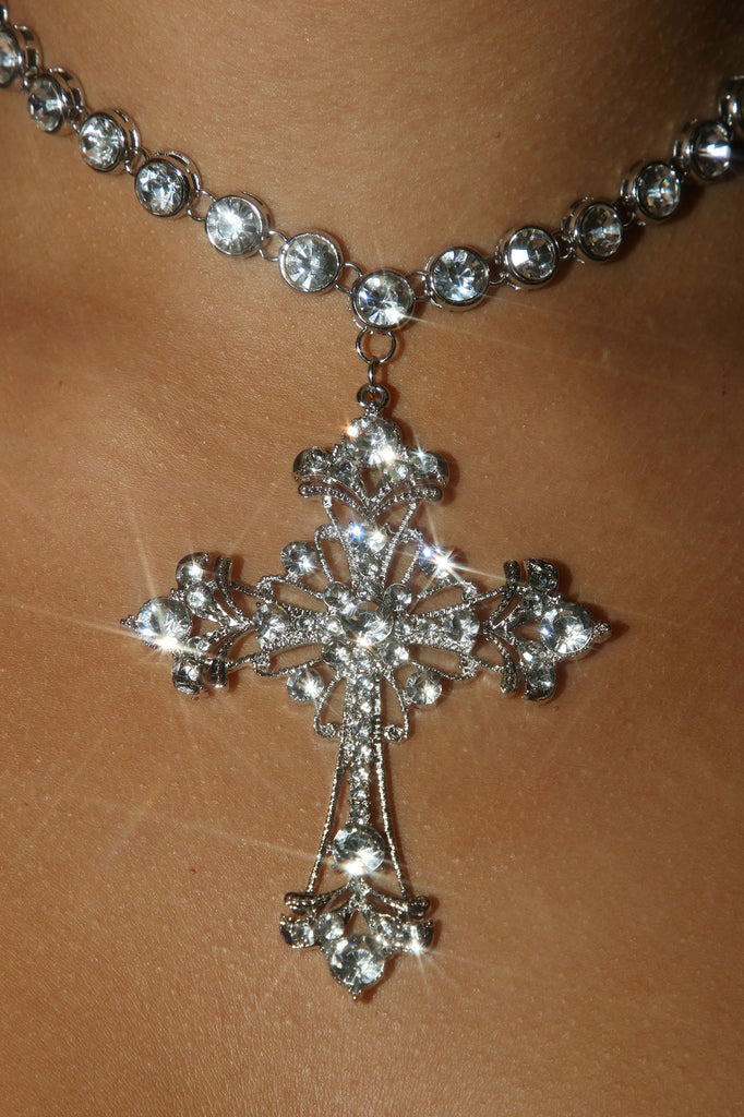 https://cdn.shopify.com/s/files/1/0293/9277/products/09-13-22Studio6_KJ_11-34-14_36_YN5956_Silver_0149_EH.jpg?v=1663178897