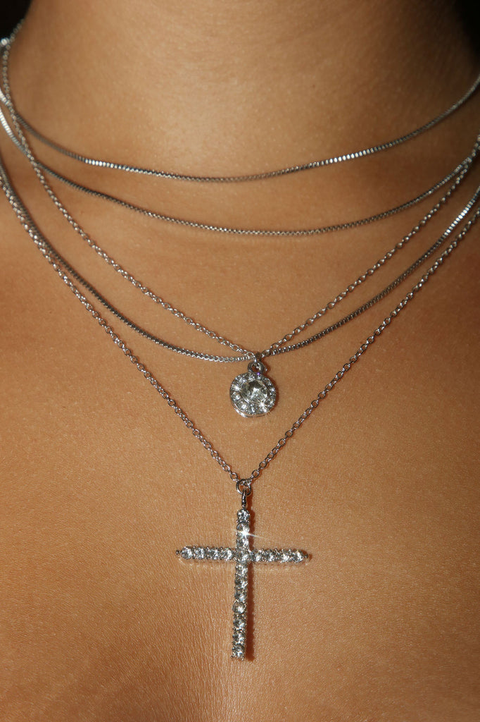 https://cdn.shopify.com/s/files/1/0293/9277/products/09-13-22Studio6_KJ_14-17-28_58_TROY10579_Silver_P_0310_JB.jpg?v=1663174714