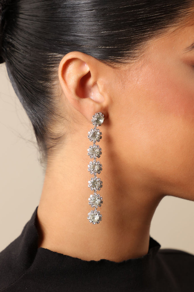 https://cdn.shopify.com/s/files/1/0293/9277/products/09-16-21Studio5_RM_RL_15-26-41_64_TROY7473_Silver_P_8271_MH.jpg?v=1631918509