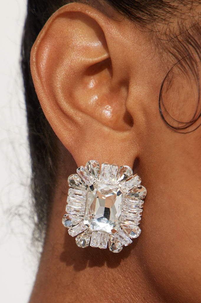 https://cdn.shopify.com/s/files/1/0293/9277/files/09-18-23Studio3_CB_DB_15-12-31_59_27897CR_Silver_9510_SG.jpg?v=1695665556