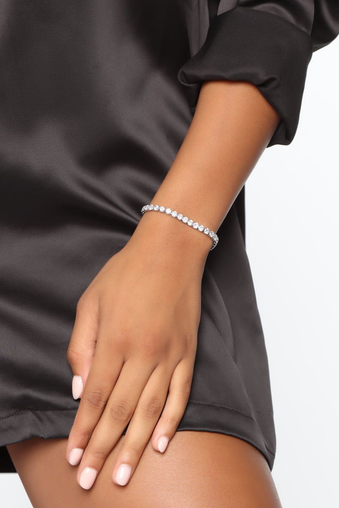 https://cdn.shopify.com/s/files/1/0293/9277/products/09-23-19_Studio_3_JP_LE_12-03-46_25__83094_Silver_R_1060_JK.jpg?v=1571441452