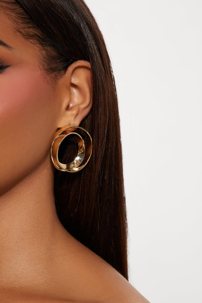 https://cdn.shopify.com/s/files/1/0293/9277/files/10-03-24_S1_53_ZDJYNQ24070813_Gold_TK_AP_14-00-32_148387_PXF.jpg?v=1728335319