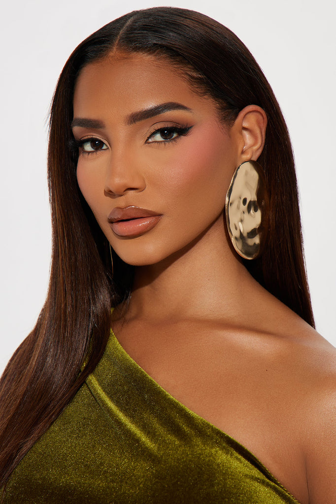 https://cdn.shopify.com/s/files/1/0293/9277/files/10-03-24_S1_9_E68806_Gold_TK_AP_11-38-04_43733_PXF.jpg?v=1728333147