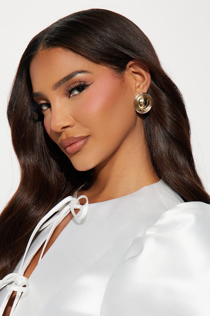 https://cdn.shopify.com/s/files/1/0293/9277/files/10-30-24_S4_53_SKE8274_Gold_TK_PC_13-55-01_87492_ES_57691dbe-b0d4-4d6a-9c5d-8656c45e167d.jpg?v=1730397546