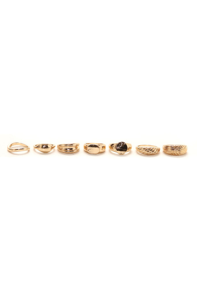 https://cdn.shopify.com/s/files/1/0293/9277/products/12-11-20Studio1_RM_ON_09-31-50_8_KCR52830_Gold_3674_KL.jpg?v=1620433643