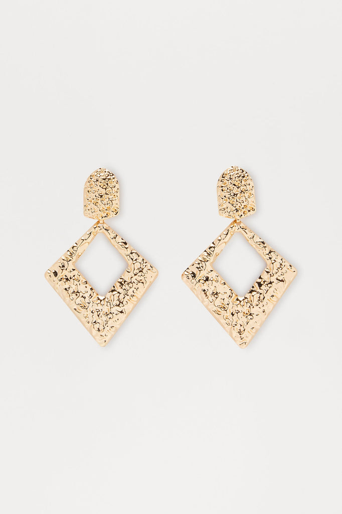 https://cdn.shopify.com/s/files/1/0293/9277/files/12-18-24_S15_48_ZDMKJ91313_Gold_CZ_11-19-497476_PXF.jpg?v=1735924760