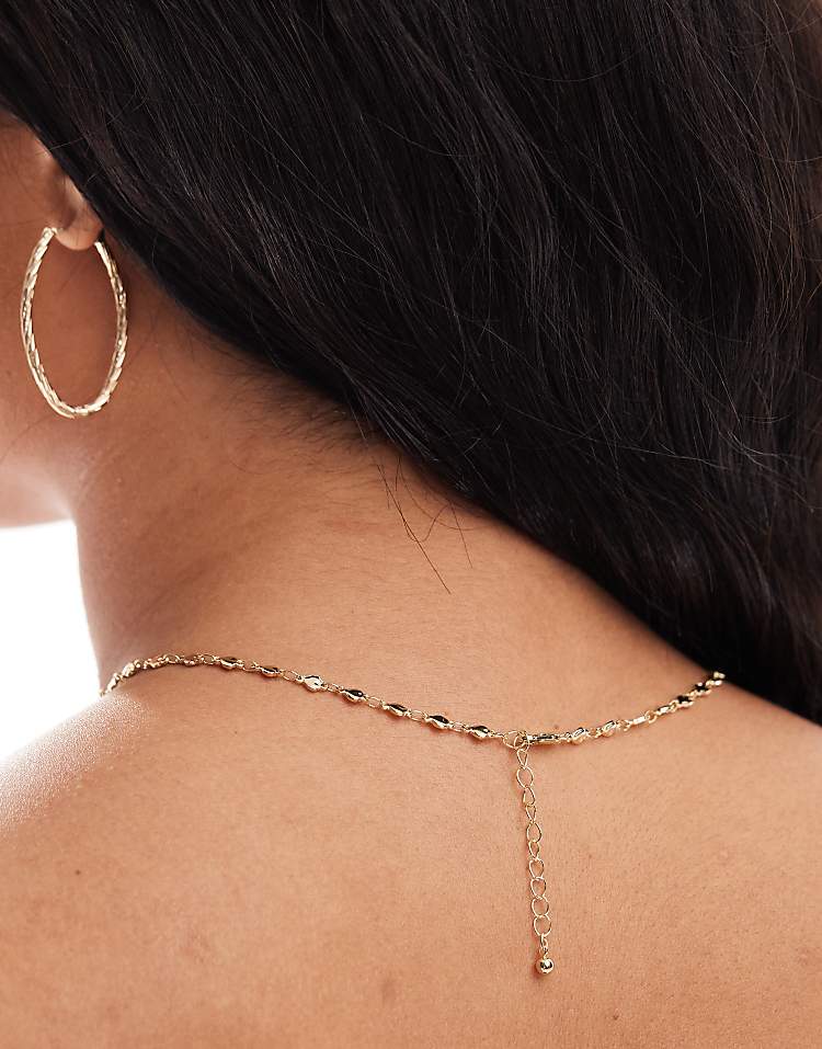 https://images.asos-media.com/products/pieces-curve-string-heart-necklace-in-gold/206813736-3?$n_750w$&wid=750&fit=constrain
