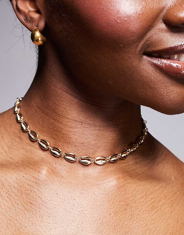 https://images.asos-media.com/products/asos-design-choker-necklace-with-faux-shell-design-in-gold/208070169-1-gold?$n_750w$&wid=750&fit=constrain