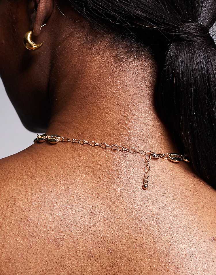 https://images.asos-media.com/products/asos-design-choker-necklace-with-faux-shell-design-in-gold/208070169-3?$n_750w$&wid=750&fit=constrain