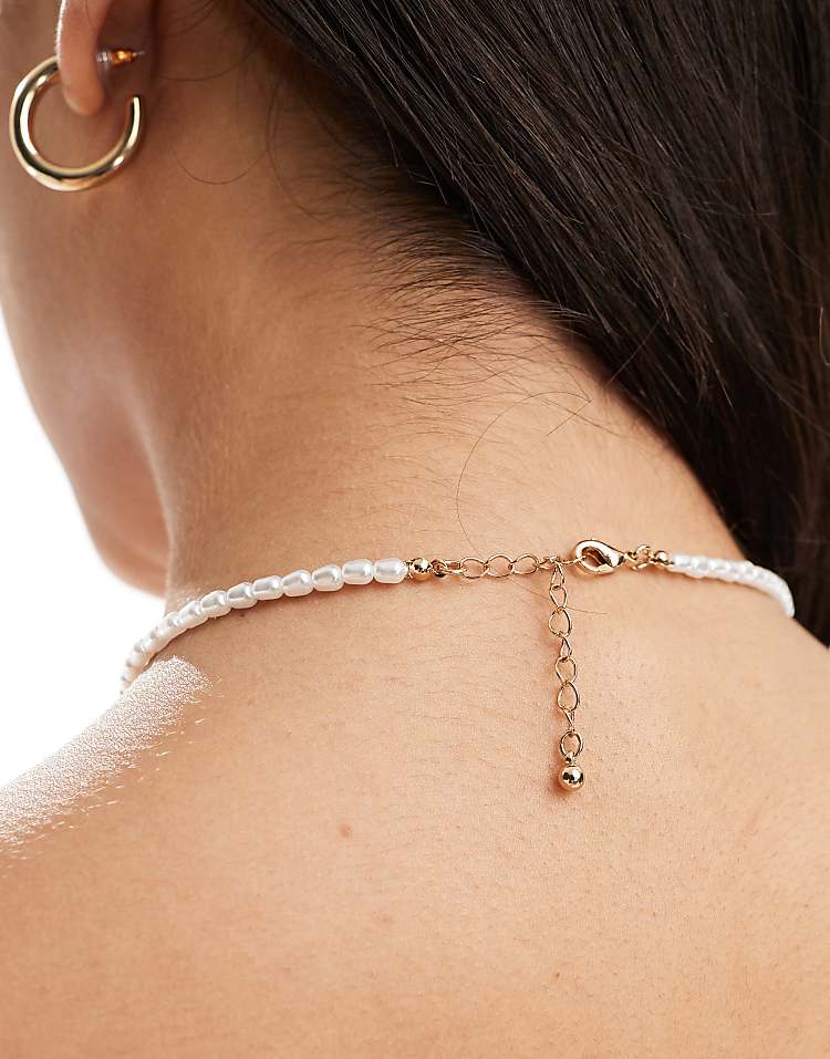 https://images.asos-media.com/products/asos-design-necklace-with-chilli-charm-in-multi/208119283-3?$n_750w$&wid=750&fit=constrain