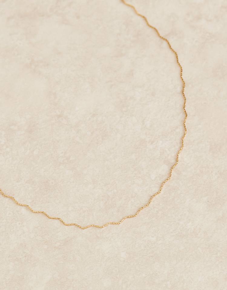 https://images.asos-media.com/products/orelia-fine-wave-chain-necklace-in-18k-gold-plated/208295871-2?$n_750w$&wid=750&fit=constrain