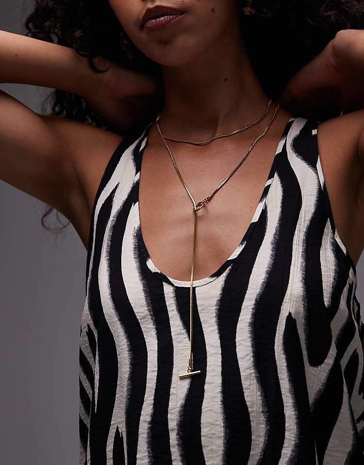 https://images.asos-media.com/products/topshop-samir-waterproof-stainless-steel-link-charm-necklace-in-gold/208532374-1-gold?$n_750w$&wid=750&fit=constrain