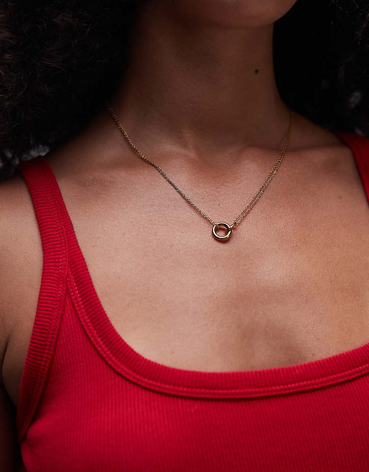 https://images.asos-media.com/products/topshop-seti-waterproof-stainless-steel-lariat-chain-necklace-in-gold/208532375-4?$n_750w$&wid=750&fit=constrain