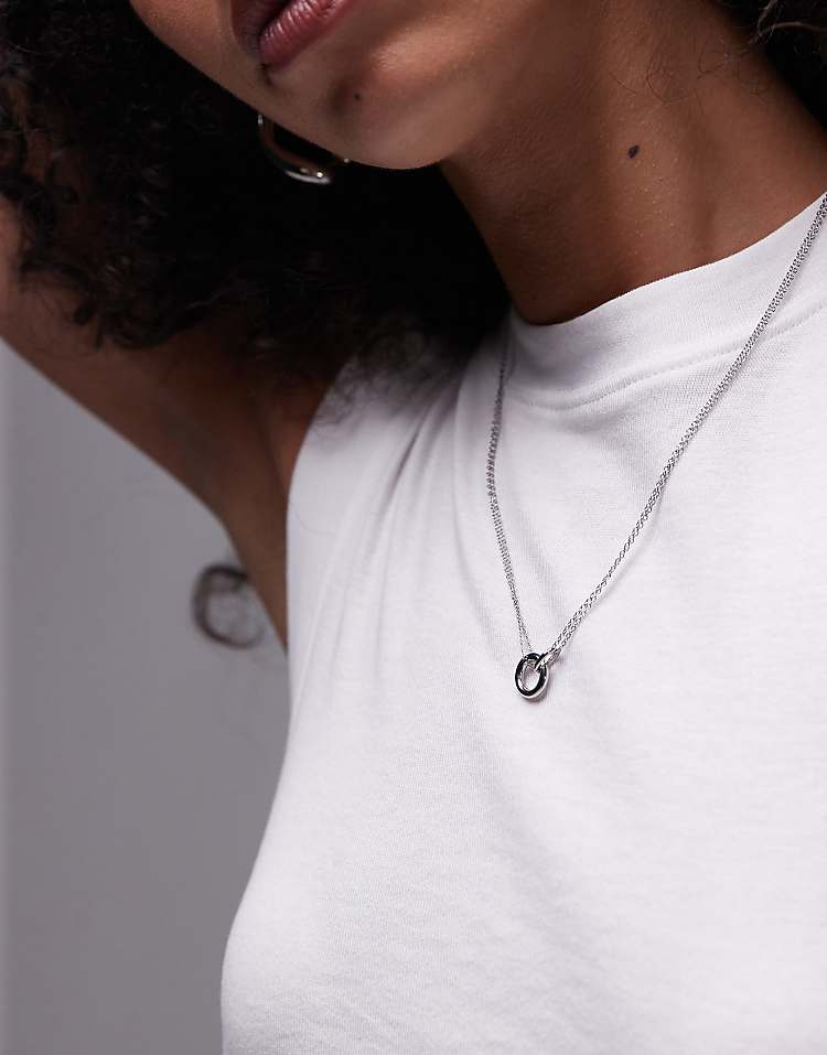https://images.asos-media.com/products/topshop-seti-waterproof-stainless-steel-lariat-chain-necklace-in-silver/208532383-3?$n_750w$&wid=750&fit=constrain