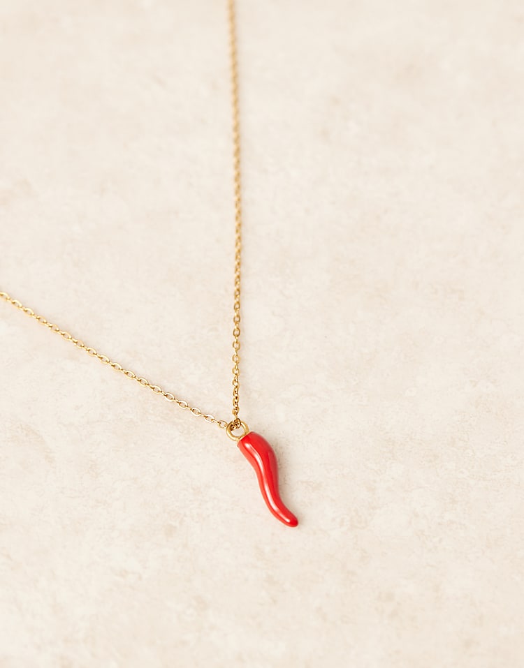 https://images.asos-media.com/products/asos-design-waterproof-stainless-steel-chain-necklace-with-single-chilli-pendant-in-gold-tone/208540223-2?$n_750w$&wid=750&fit=constrain
