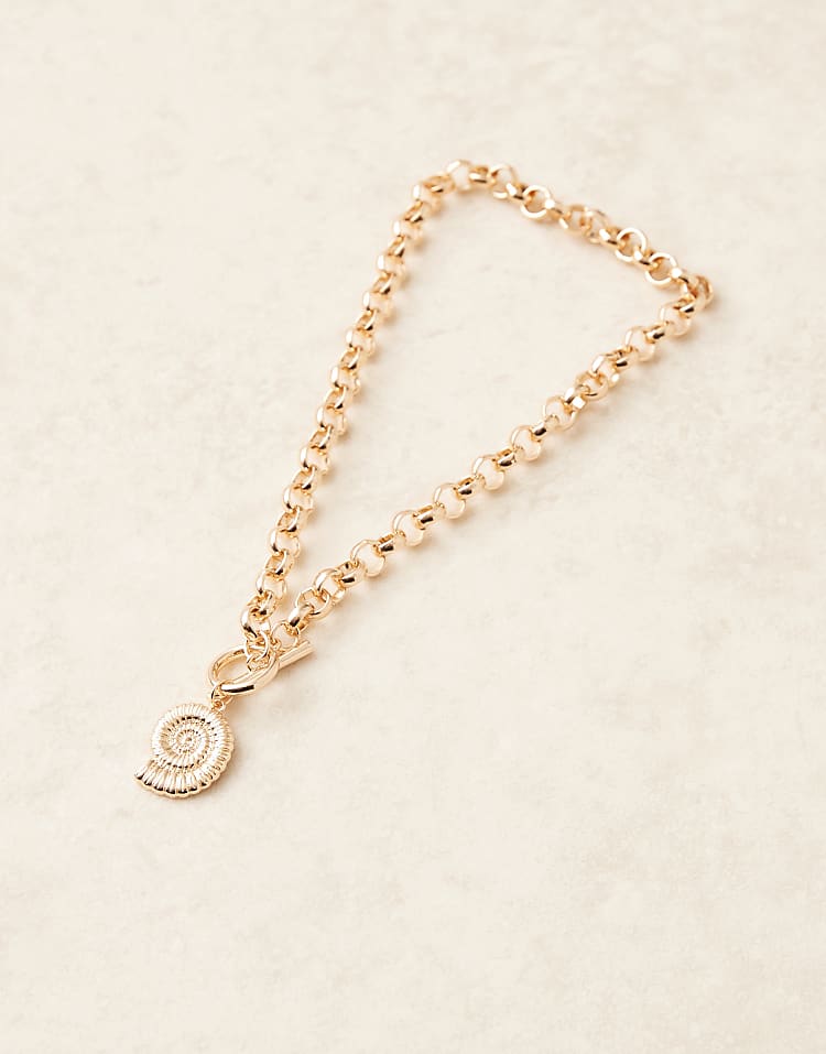 https://images.asos-media.com/products/asos-design-curve-necklace-with-tbar-and-shell-charm-detail-in-gold-tone/208540263-2?$n_750w$&wid=750&fit=constrain