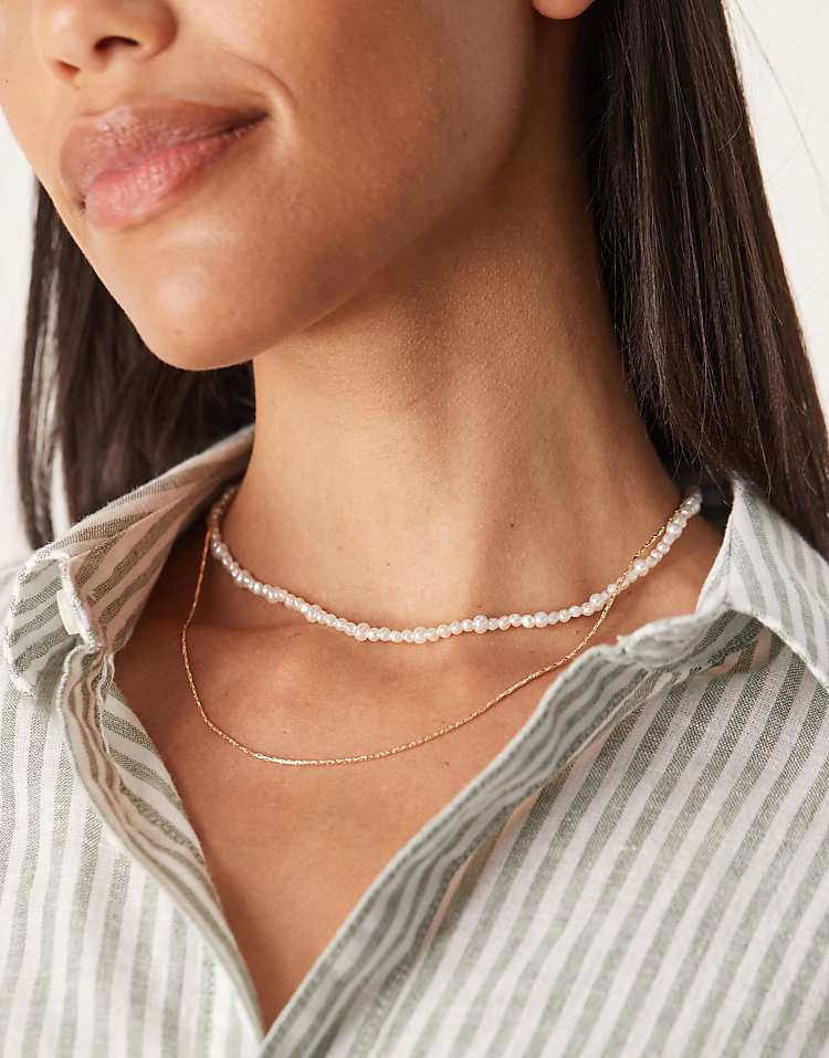 https://images.asos-media.com/products/asos-design-multi-row-short-necklace-with-faux-pearl-row-and-chain-in-gold-tone/208583194-1-gold?$n_750w$&wid=750&fit=constrain