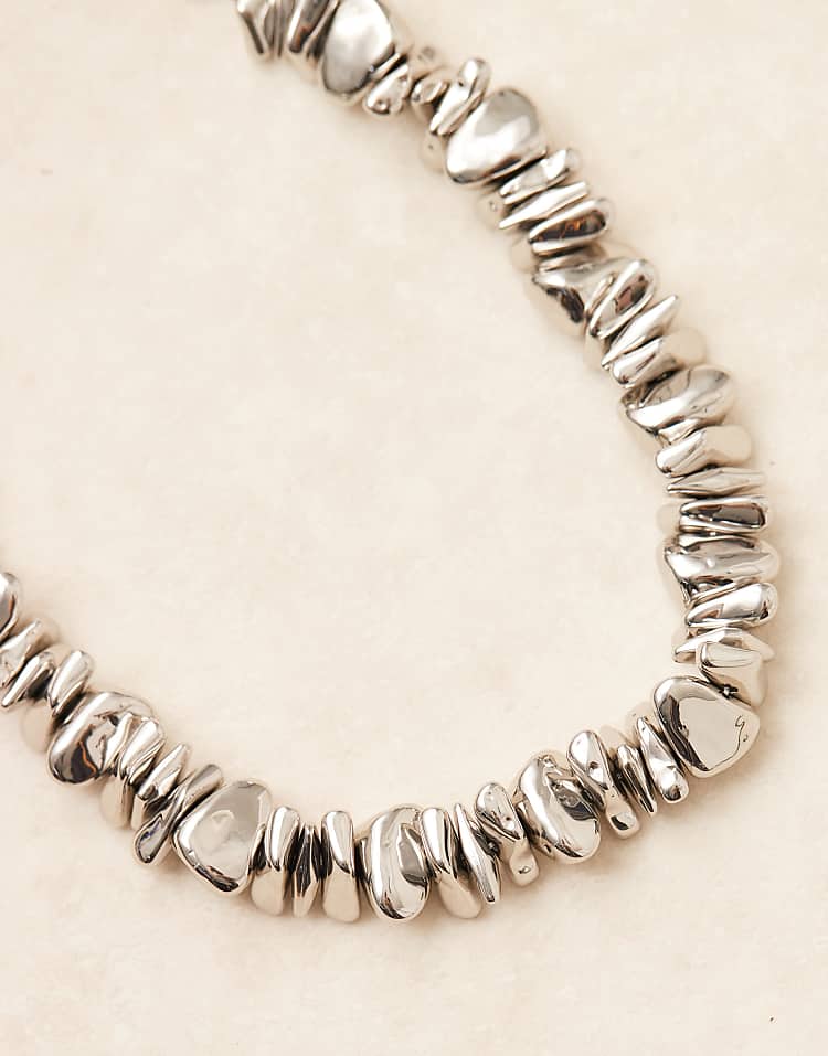 https://images.asos-media.com/products/asos-design-choker-necklace-with-grey-molten-bead-details/208788487-3?$n_750w$&wid=750&fit=constrain