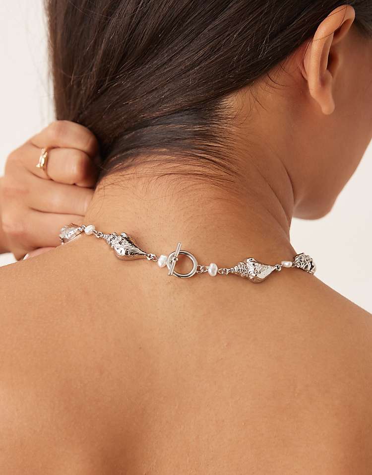 https://images.asos-media.com/products/asos-design-choker-necklace-with-conch-shell-design-in-silver-tone/208788712-3?$n_750w$&wid=750&fit=constrain