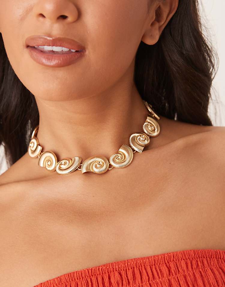 https://images.asos-media.com/products/asos-design-choker-necklace-with-faux-shell-details-in-gold-tone/208788920-1-gold?$n_750w$&wid=750&fit=constrain