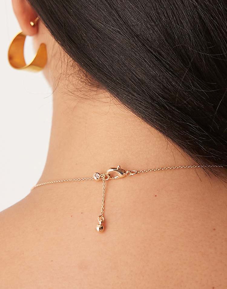 https://images.asos-media.com/products/asos-design-curve-short-necklace-with-multi-charm-details-in-gold-tone/208932583-3?$n_750w$&wid=750&fit=constrain