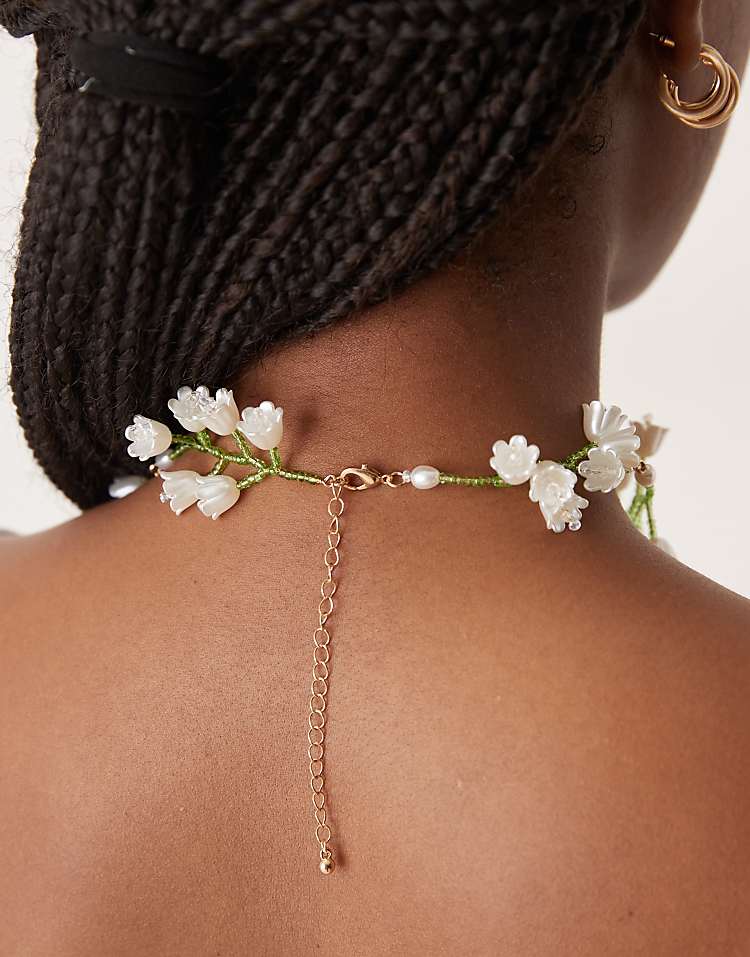 https://images.asos-media.com/products/asos-design-short-necklace-with-beaded-floral-design-in-green/208935598-3?$n_750w$&wid=750&fit=constrain