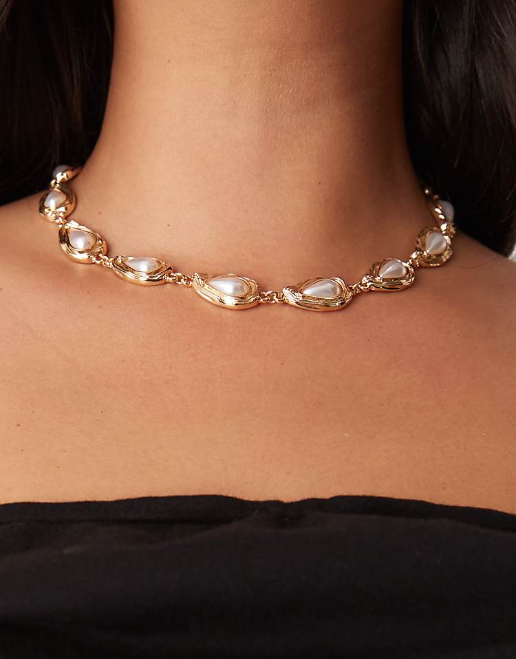 https://images.asos-media.com/products/asos-design-curve-short-necklace-with-faux-pearl-stone-set-design-in-gold-tone/209006628-1-gold?$n_750w$&wid=750&fit=constrain