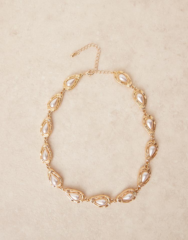 https://images.asos-media.com/products/asos-design-curve-short-necklace-with-faux-pearl-stone-set-design-in-gold-tone/209006628-2?$n_750w$&wid=750&fit=constrain