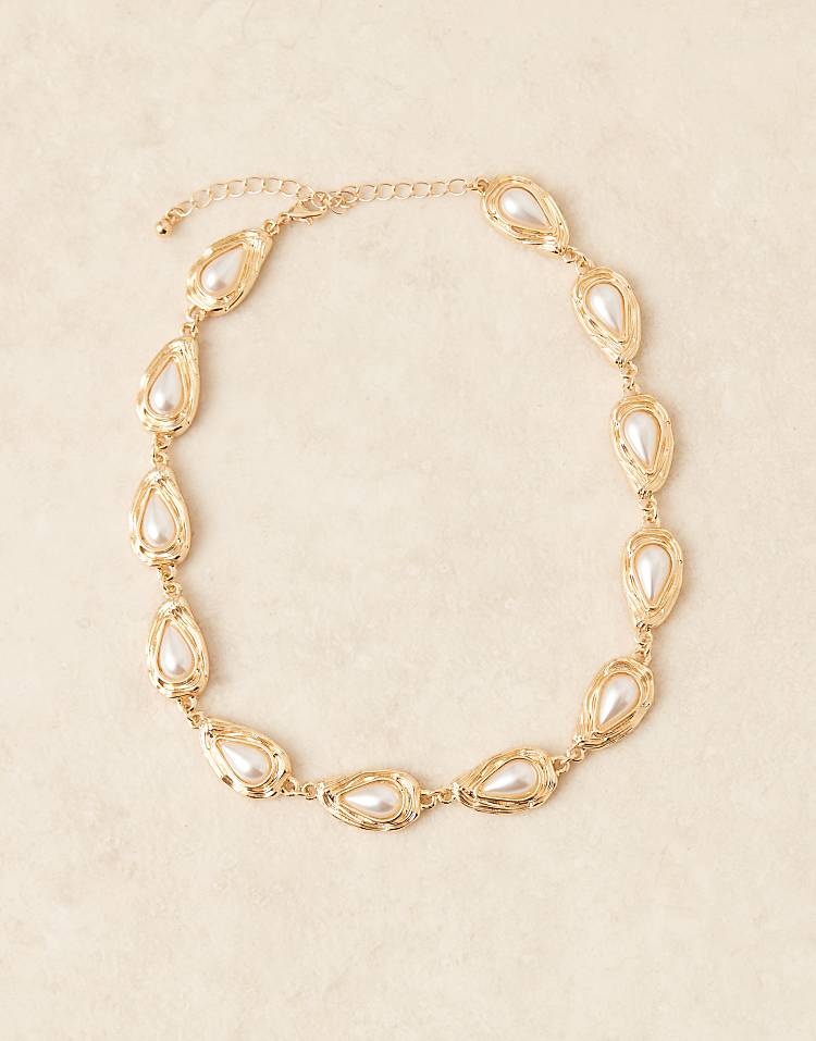 https://images.asos-media.com/products/asos-design-short-necklace-with-faux-pearl-stone-set-design-in-gold-tone/209006907-2?$n_750w$&wid=750&fit=constrain