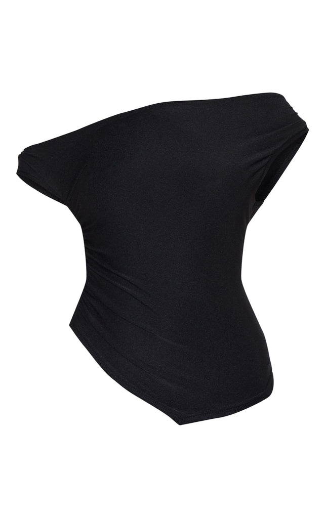 https://cdn-img.prettylittlething.com/8/2/c/8/82c88663bbed8c8104e1d149a35b01bcb93c2bb2_CNH1793_5_black_soft_touch_sleeveless_asymmetric_hem_top.jpg