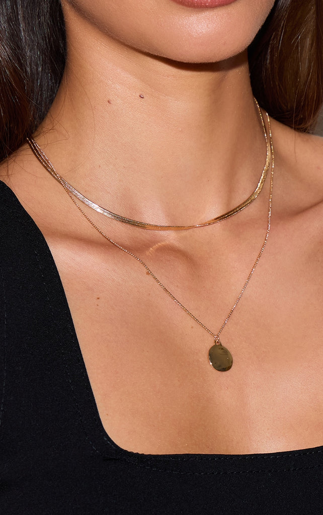 https://cdn-img.prettylittlething.com/e/3/9/e/e39ecff514955dda3515df7434cbed25b9994809_CNM0656_3_gold_circle_pendant_layered_snake_chain_necklace.jpg